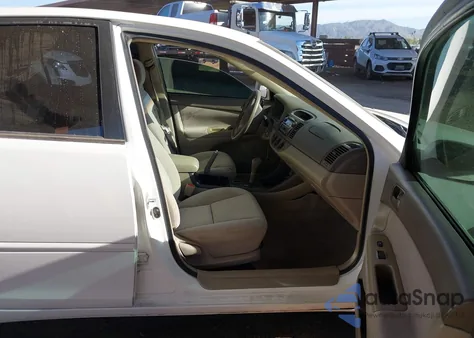 2003 Toyota Camry Le V6 z USA, uszkodzony, nr VIN 4T1BF32K73U036932